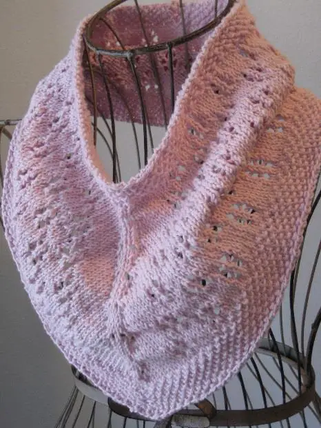 Cowl Knitting Pattern Daisy Chain - Housewives Hobbies